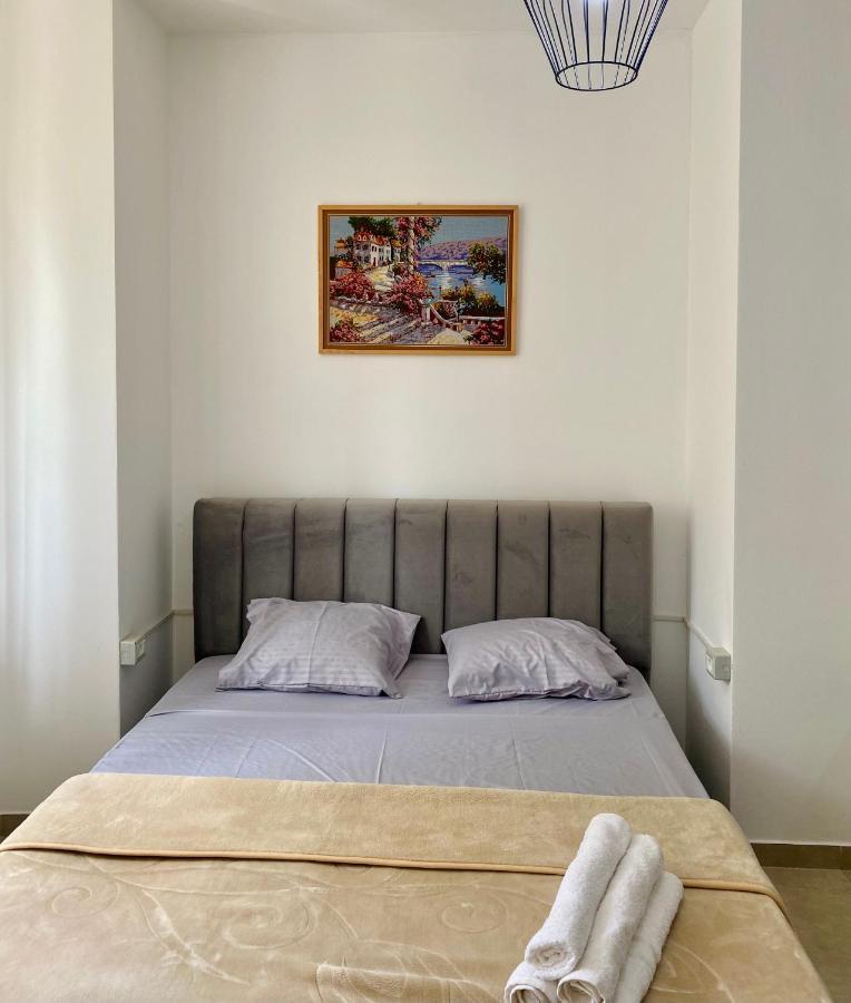 Studio * Tirana