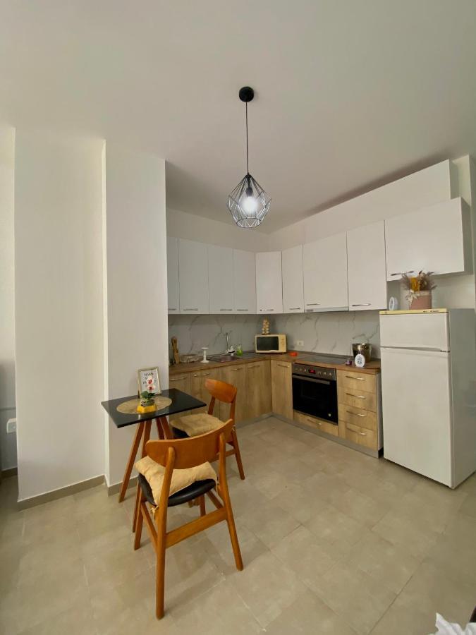 Studio Apartment *